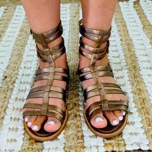 Banana Republic Metallic Size 8 ½